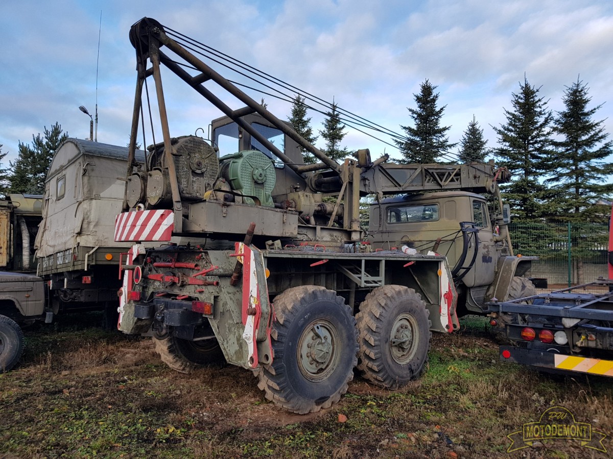 Żuraw średniego udźwigu 9T31M na samochodzie URAL 375