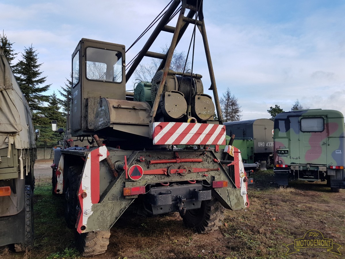 Żuraw średniego udźwigu 9T31M na samochodzie URAL 375